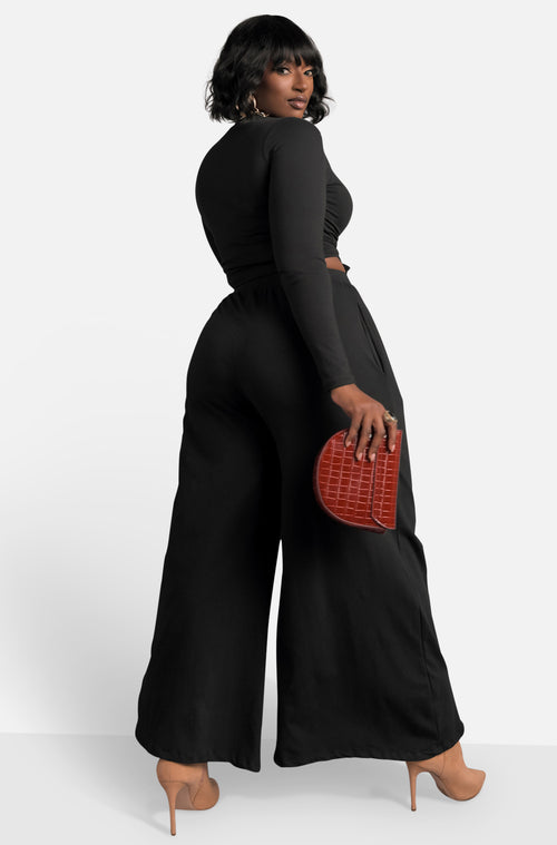 Essential Long Sleeve Crop Top - Black