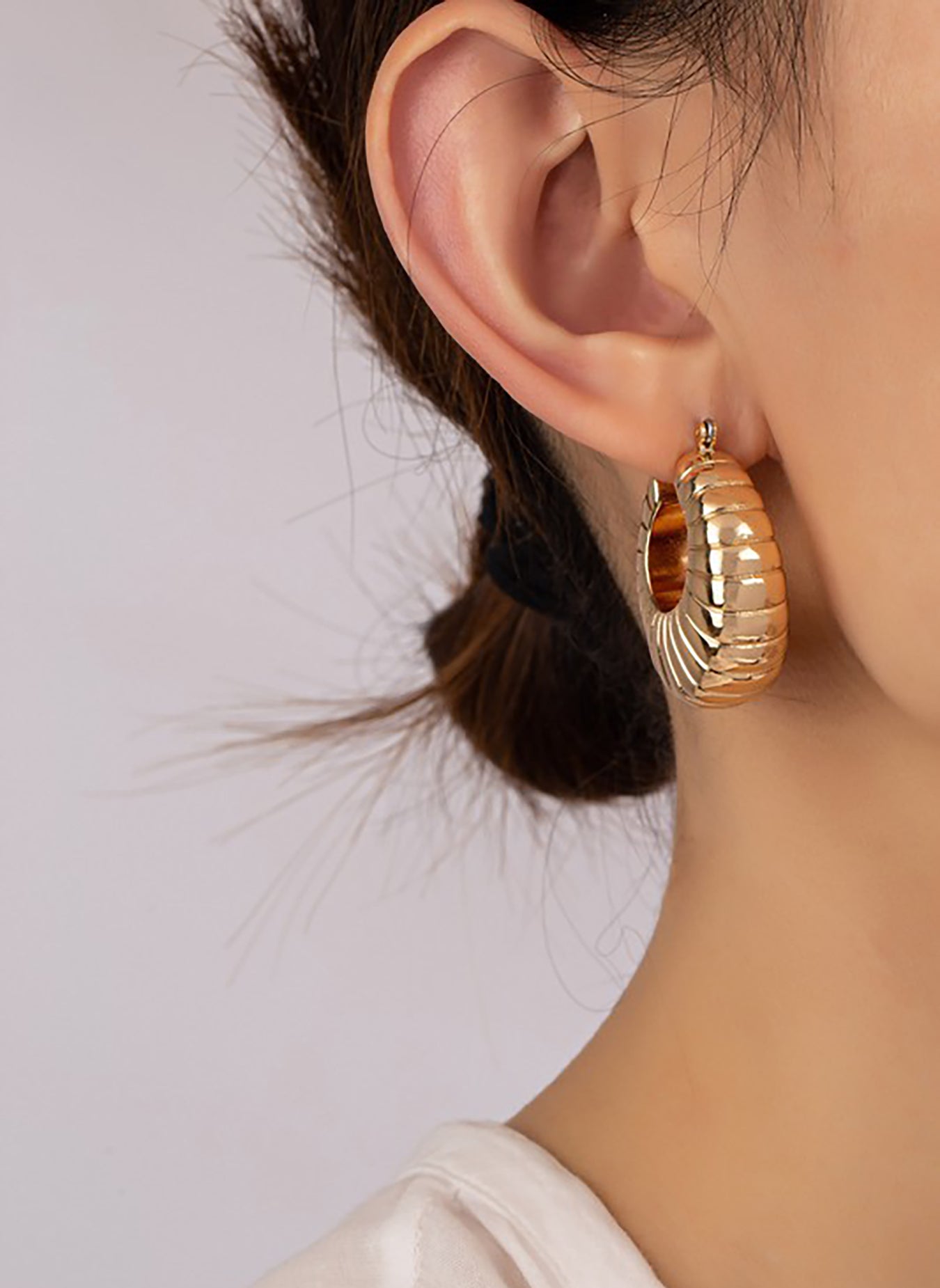 Clam Shell Hoop Earrings - Gold