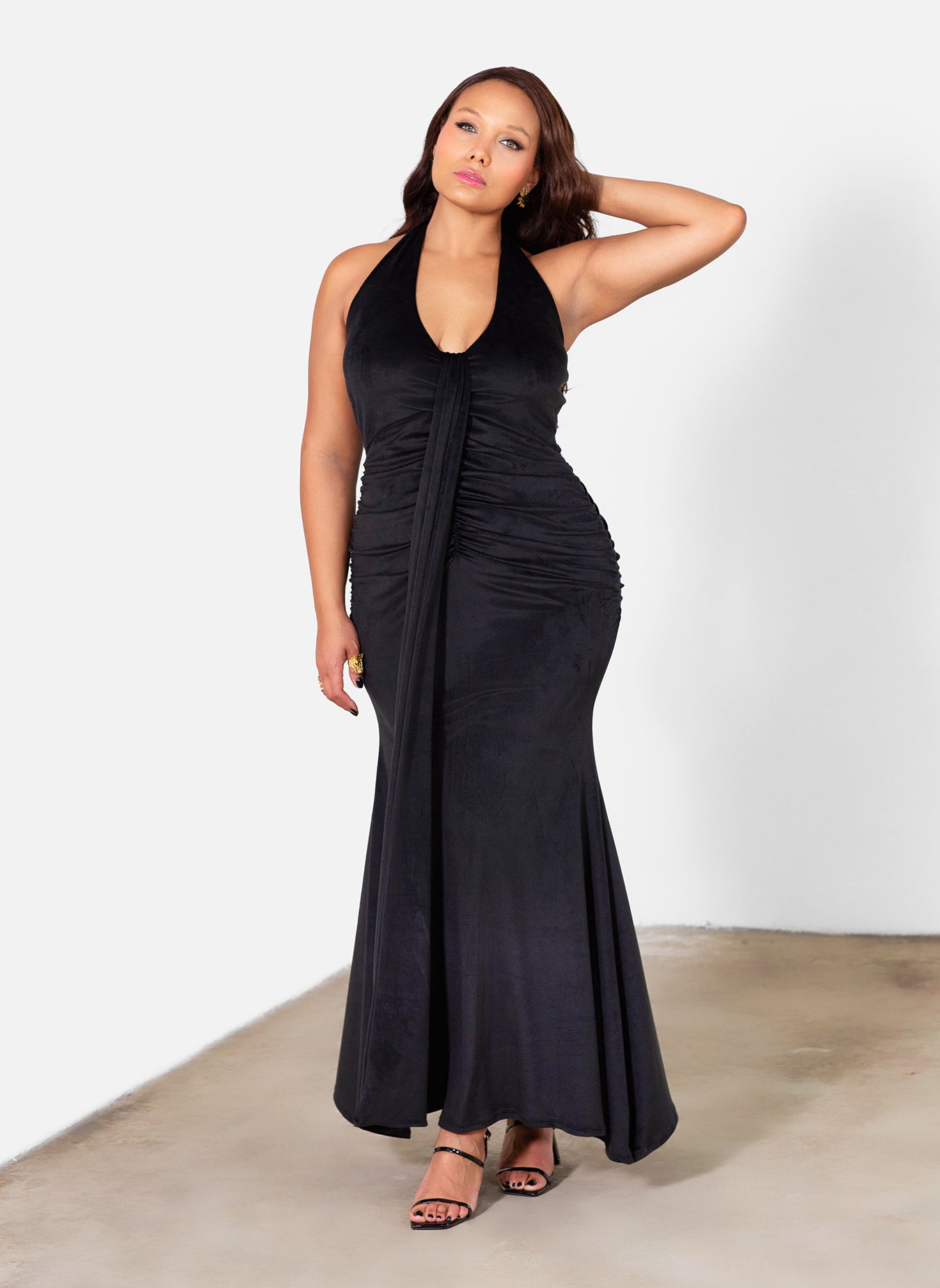 Angel Velvet Mermaid Maxi Gown w. Front Train