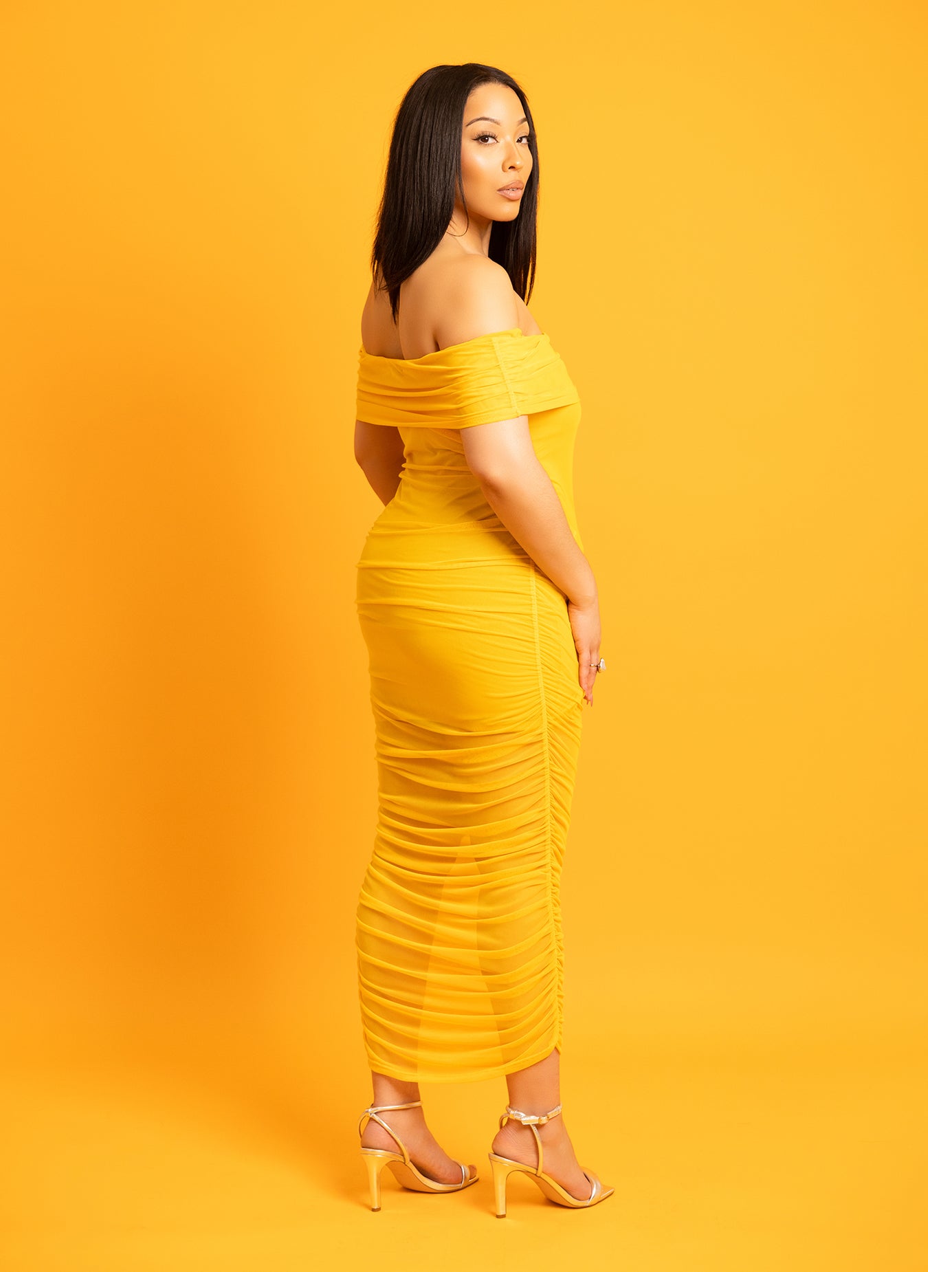 Kimberly Over The Shoulder Ruched Bodycon Midi Dress w. Lining